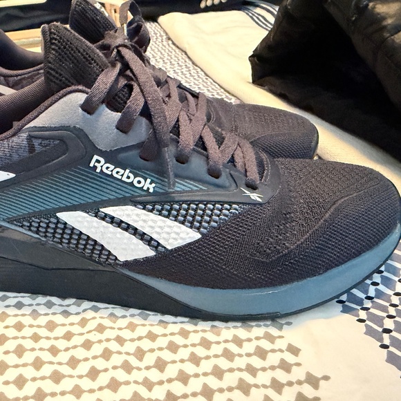 Athletic_Shoes